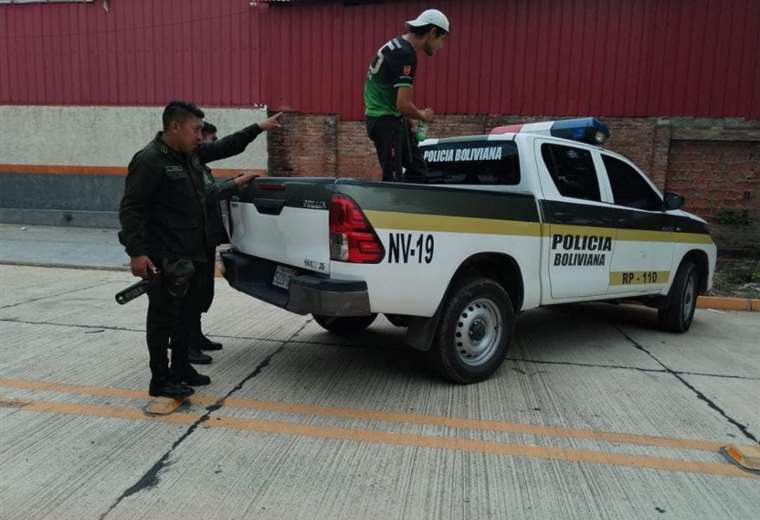 Arrestan a Sujetos que lanzaban piedras a los autos por…