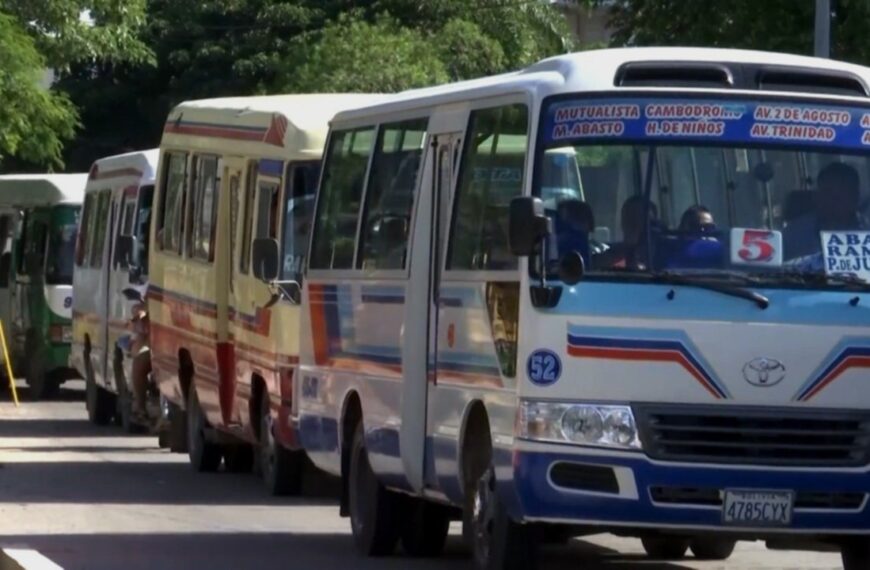 Alcaldía cruceña prevé sacar 2.400 micros del centro de la ciudad