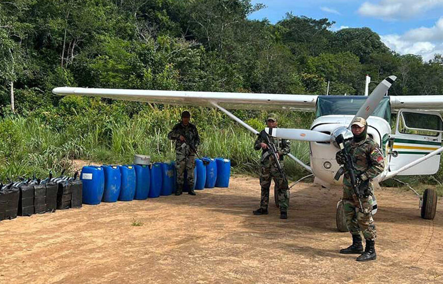 FELCN secuestró una avioneta más 347 kilos de droga en La Paz