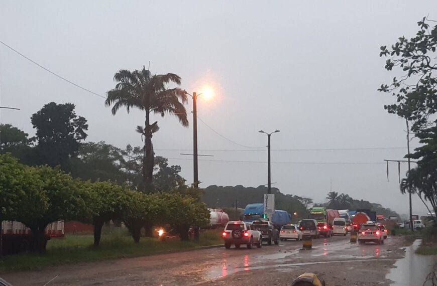 Pobladores levantan bloqueo en Yapacaníl pero se mantendrán en vigilia por…