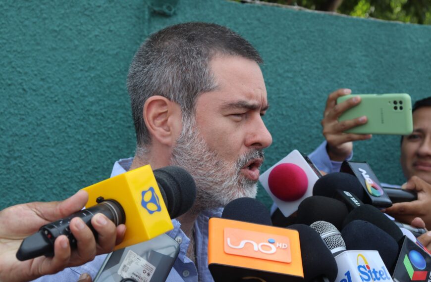 La declaración de los asambleístas Paola Aguirre, Zvonko Matkovic y Keila&hellip;