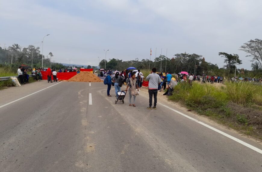 Pobladores de Santa Fe, anunciaron que, a partir de las 07:00 de este jueves, se bloqueará la carretera nueva Santa Cruz – Cochabamba.