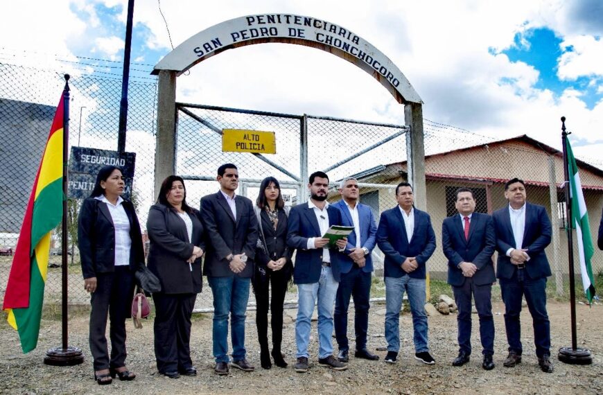 Camacho presenta un informe de sus 100 días de gestión desde la cárcel de Chonchocoro
