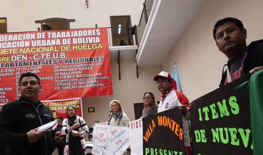Tras 18 días de cumplir la huelga de hambre, siete maestros abandonaron este viernes la extrema medida