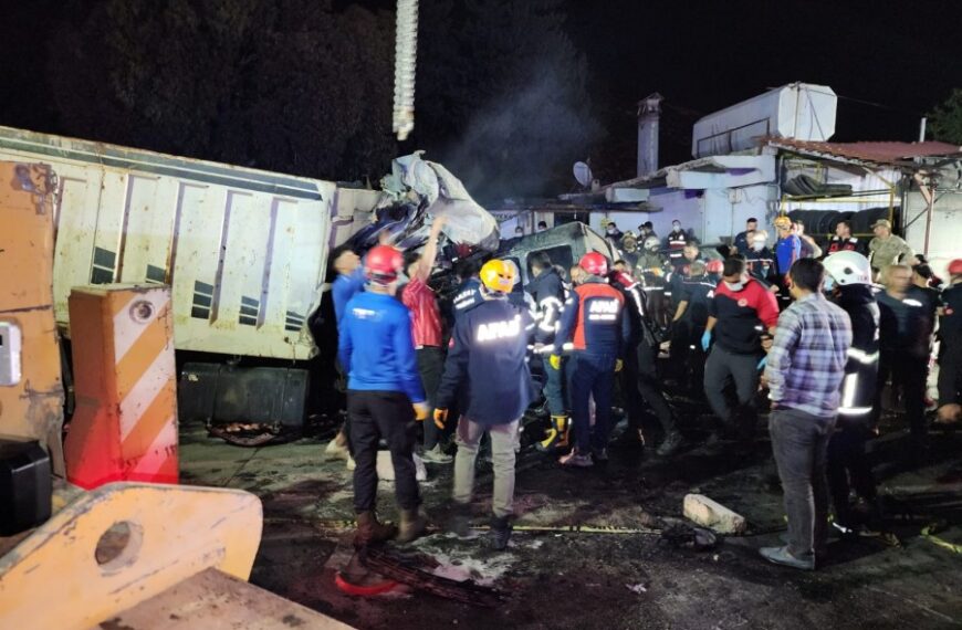 12 personas se queman vivas en un trágico accidente de tráfico en Turquía
