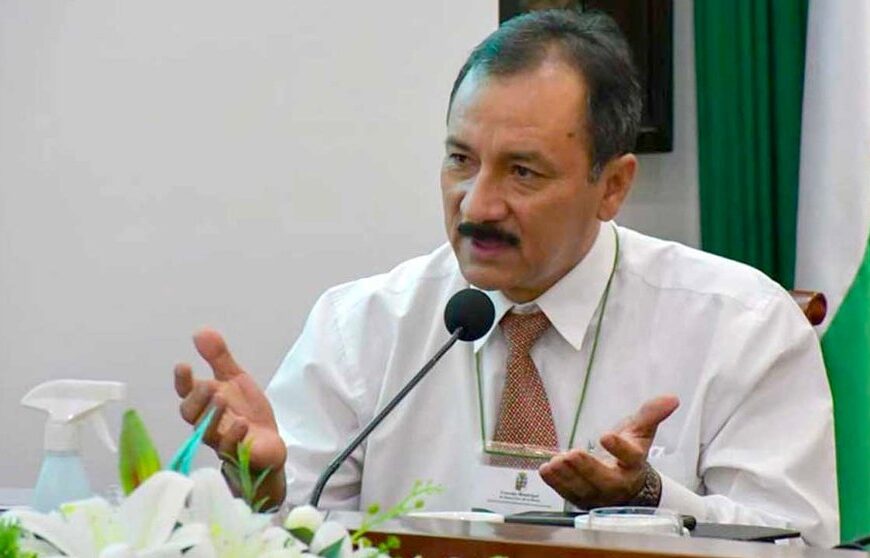 Vicente Cuéllar, rector de la U.A.G.R.M., llegó a su audiencia en la oficina del Delcc para prestar su declaración informativa por el caso que se ha abierto contra él