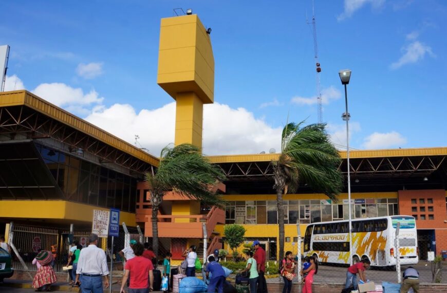 Policía de Tránsito de la Terminal Bimodal de Buses informó que las salidas hacia Camiri, Yacuiba y Tarija quedan suspendidas temporalmente.