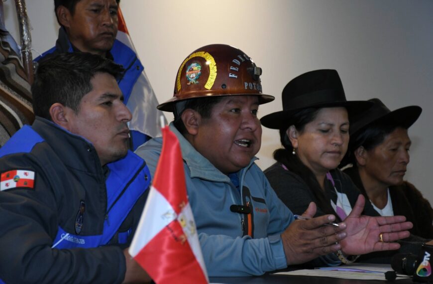 La comisión de Planificación Económica, a donde fue enviado el polémico proyecto de ley del oro, llamó a sesión mañana jueves con presencia incluso del ministro de Economía
