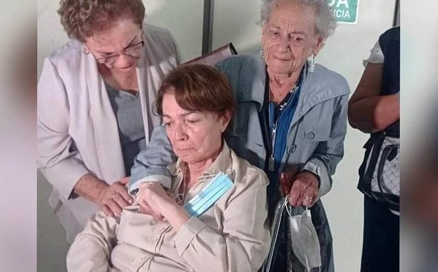 Exministra Eidy Roca viaja a Argentina en busca de tratamiento médico