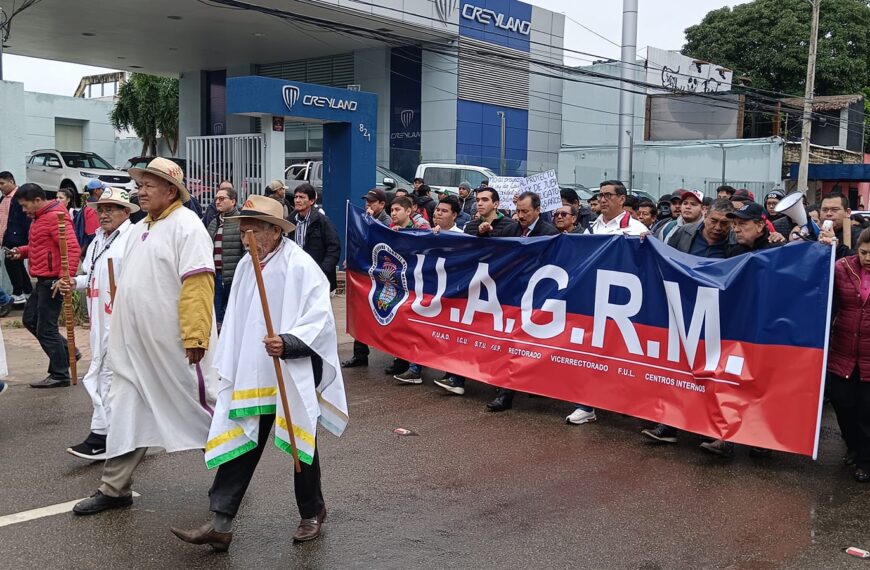 Gremiales marcharon en contra del proyecto de ley 280 y la Uagrm rechaza la Gestora Pública
