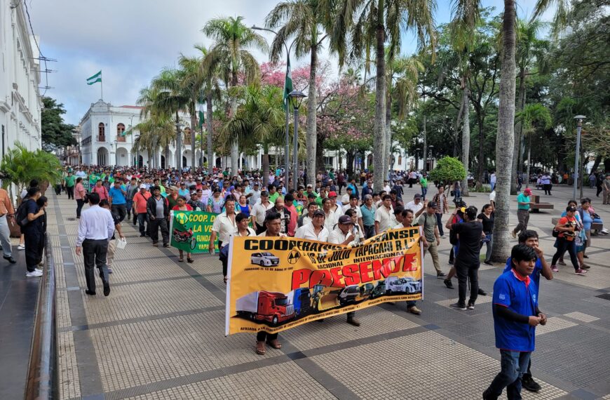 Fedetrans marcha en contra del reglamento de la Ley Municipal 1216, que limita el ingreso de líneas al Casco Viejo