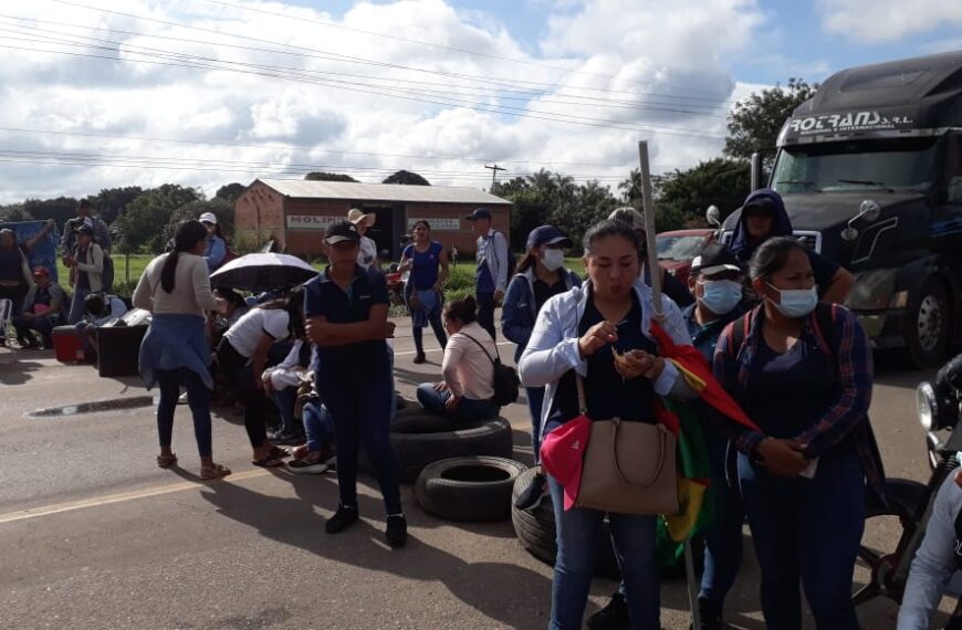 Policía intervino a los extrabajadores del Banco Fassil, quienes bloqueaban la carretera norte