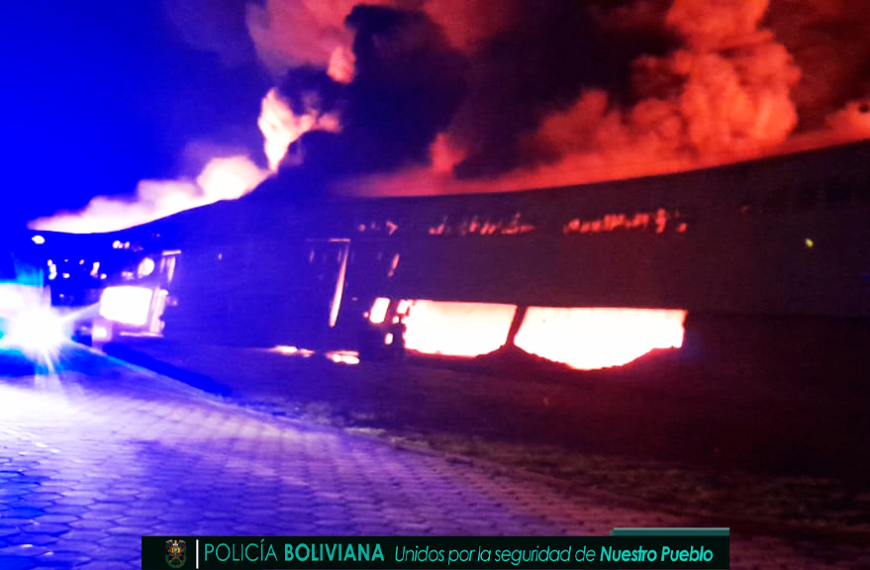 Bomberos de la Policía hallaron el cuerpo de Brandon Emerson Quiroga Román en el incendio registrado en una empresa ubicada en el Parque Industrial  