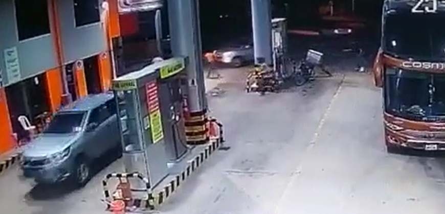 Dos antisociales a bordo de una motocicleta atracan a una estación de servicio