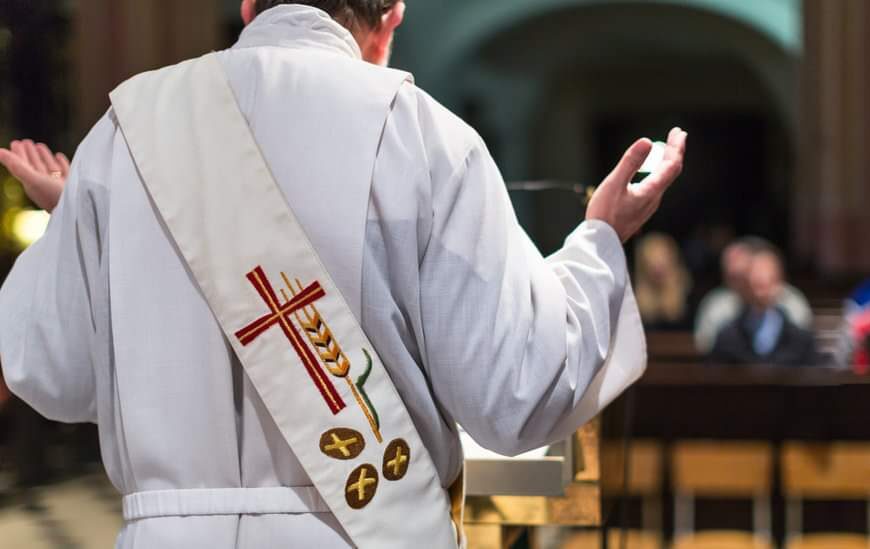 Sscerdotes son investigados por supuesto abusos sexuales a menores de edad