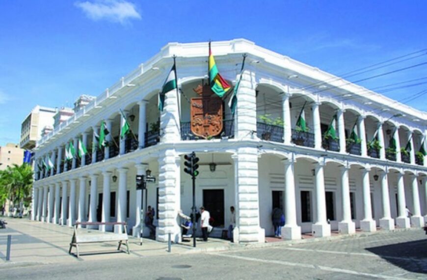 Gobierno Municipal de Santa Cruz informó que tres funcionarios se desvincularon con la institución debido a que son acusados por delito de corrupción