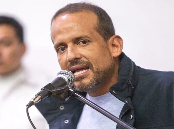 ‘¿Por qué Luis Arce se niega a reconocer la crisis económica?’, pregunta Fernando Camacho