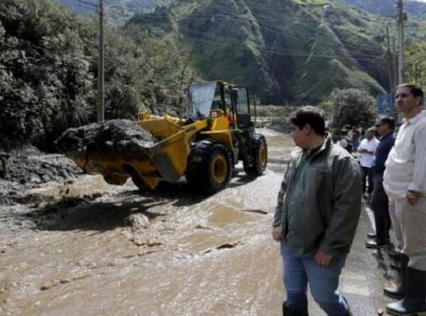 Suben a 14 los muertos, 27 heridos y siete desaparecidos por fuertes lluvias en Ecuador