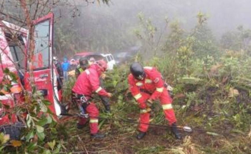 Fatal accidente: tres muertos y siete heridos tras embarrancamiento en…