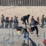 Biden anuncia nuevas medidas para impedir que los migrantes que cruzan ilegalmente reciban&hellip;