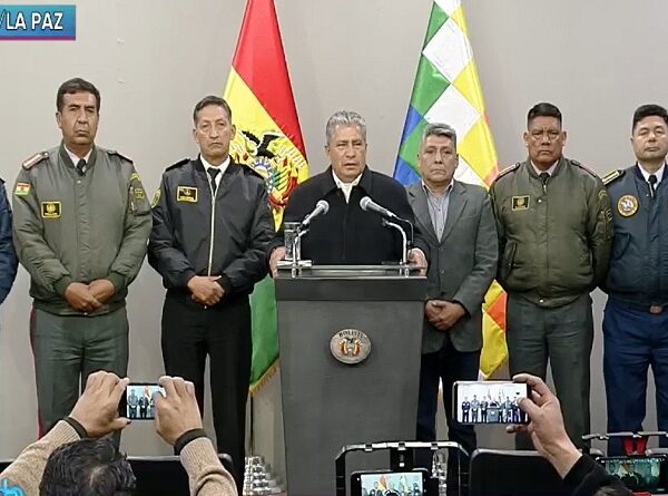 El Gobierno afirma que todo está bajo control en las FFAA e insta a la población a volver a sus actividades