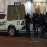 Amaneció la plaza Murillo con fuerte resguardo policial tras la toma militar
