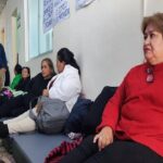 Trabajadores de la maternidad cruceña cumplen su tercer día de huelga