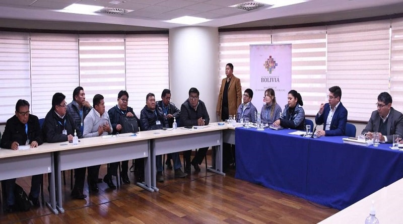 Gobierno y choferes instalan diálogo