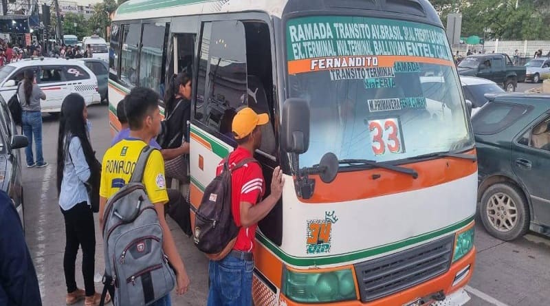 Los micreros imponen el cobro de Bs 2,50 en el precio del pasaje