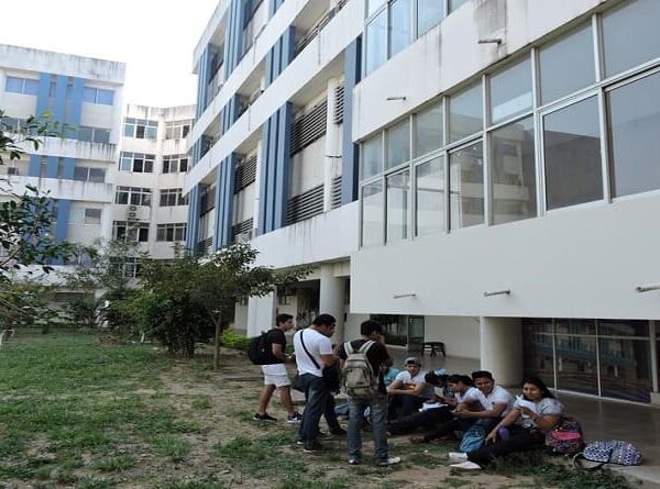 Estudiante cae del tercero piso de un edificio abandonado de la UAGRM