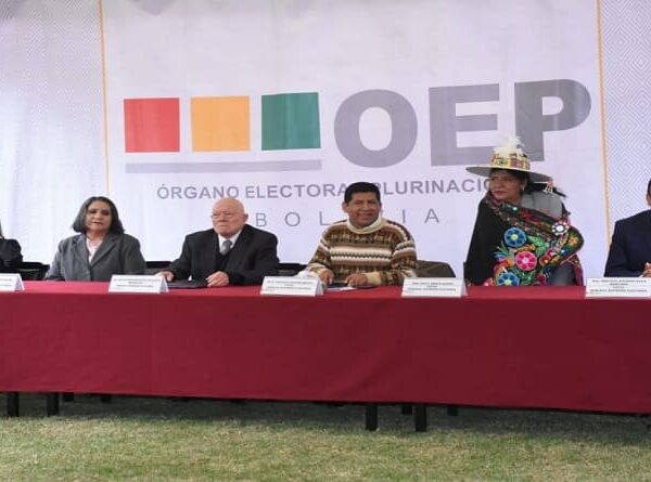 TSE advierte riesgo de la votación de bolivianos en el exterior por falta de divisas