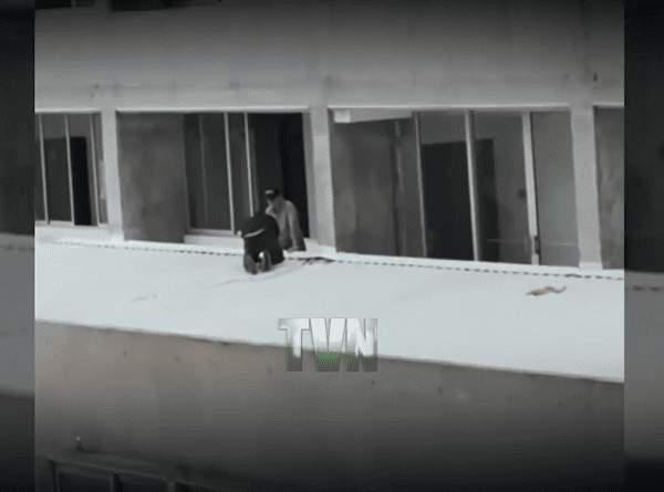 Joven cae del noveno piso de un edificio al tercero y logra sobrevivir