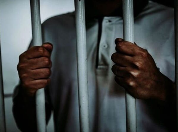 Condenan a 10 años de cárcel a hombre que difundió fotos íntimas de su exesposa