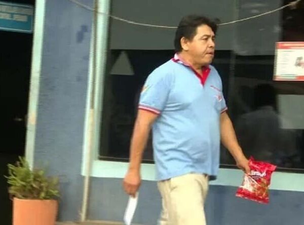 Choferes de Santa Cruz dan dulces como cambio por el pasaje