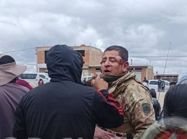 Emboscan a militares que decomisaron un vehículo presuntamente indocumentado en Patacamaya