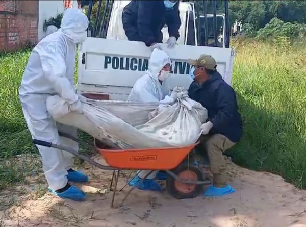 ¡Impactante! cuerpo de adolescente victima de feminicidio es trasladada en una carretilla a la morgue