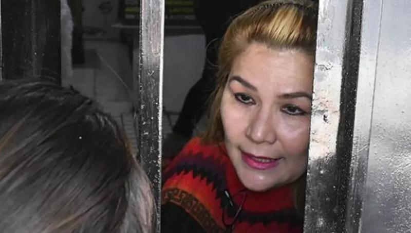 Jeanine Añez denuncia amenazas contra sus abogados e hijos: «Buscan…