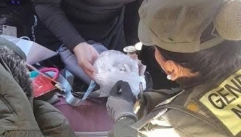 Detectan a ciudadana boliviana con más de 100 cápsulas de…