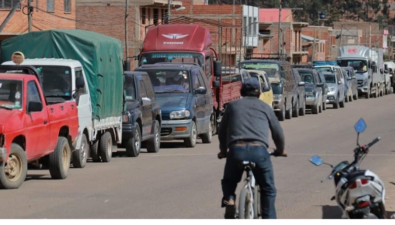 Largas filas por combustible en Betanzos: conductores esperan más de…