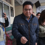 Exministro César Siles presenta complicaciones tras cirugía anorrectal; médicos recomiendan un mes de…