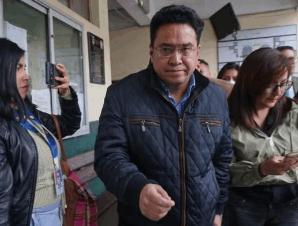 Exministro César Siles presenta complicaciones tras cirugía anorrectal; médicos recomiendan un mes de reposo