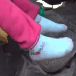 Grúa de Tránsito remolca vehículo con una niña de 8 años en su…