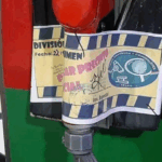 LA POLICÍA PROCEDE AL PRECINTADO DE UN SURTIDOR EN LA AV. SIGLO XX.…