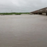 Intensas lluvias causan ruptura de diques, crecida de ríos y alerta en seis…