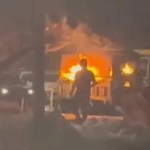 Fuga de gas provoca incendio en un carrito de comida rápida y deja…