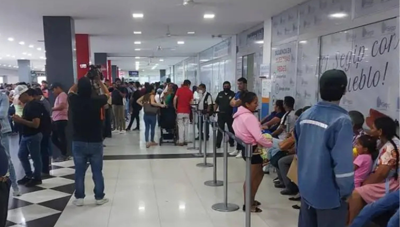 Largas filas en el SEGIP por el inicio del Bono…