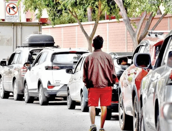 Filas por combustibles crecen y solo el 50% de los vehículos trabaja en el país