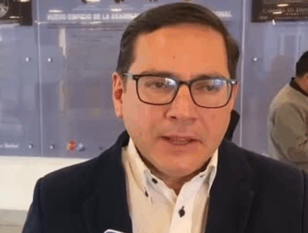 Diputado suplente de LIBRE formaliza su renuncia irrevocable ante el TSE