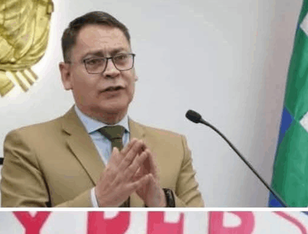 Viceministro Aguilera: “No hay constancia de que el presidente de YPFB haya salido del país”