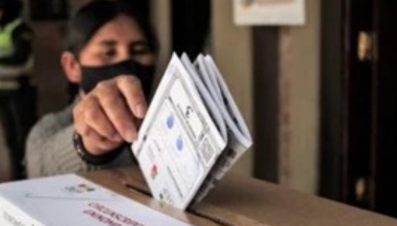TSE prohíbe el uso de celulares al momento de votar…